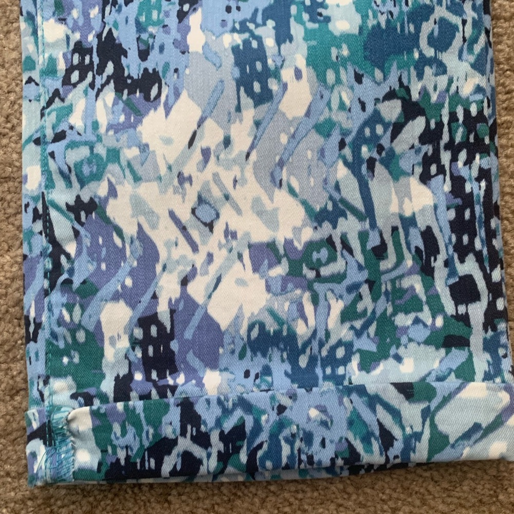 Blue and white capris, exc cond.